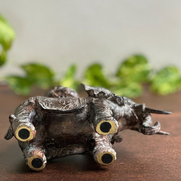 Resin Elephant Tealight Holder - Picture 6 of 6